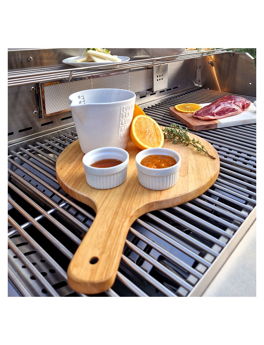 Wooden board with handle for pizza and flammkuchen