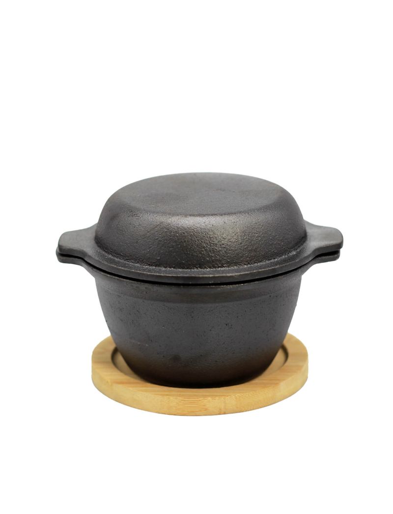 Cast iron pan with lid Ø 10 x 9 cm and wooden base